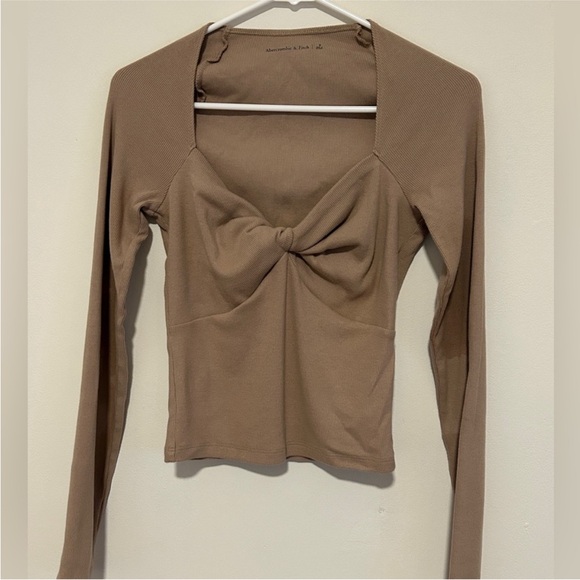 Abercrombie & Fitch Tan Long Sleeve Twist Front Top - Picture 4 of 6